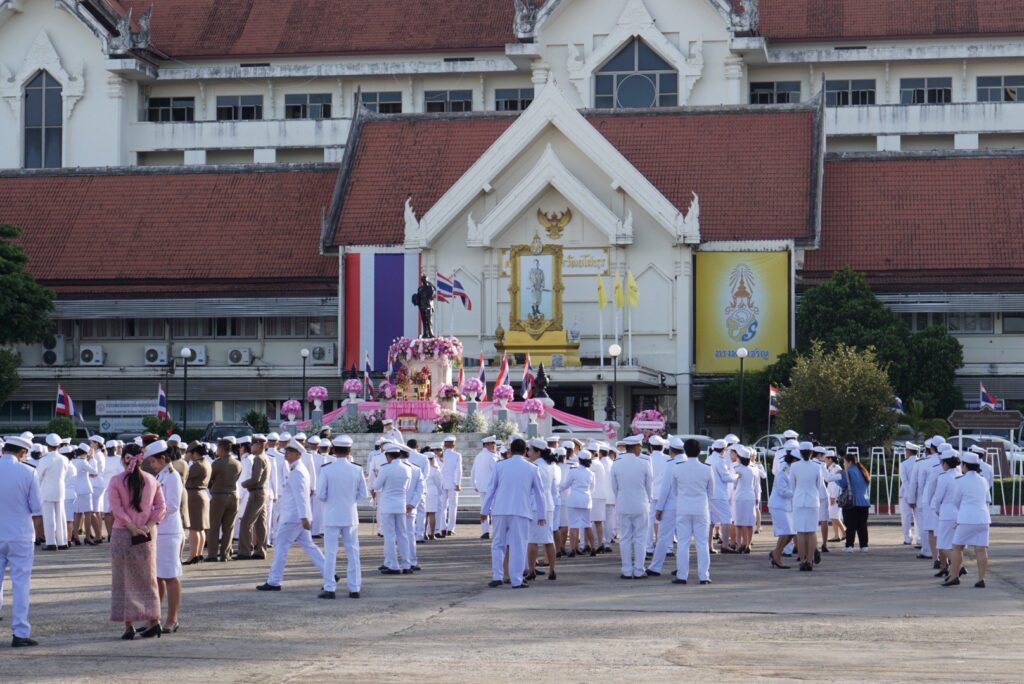 ร่วมพิธีวางพวงมาลาถวายราชสักการะ                  เนื่องในวันคล้ายวันสวรรคต                              พระบาทสมเด็จพระจุลจอมเกล้าเจ้าอยู่หัว